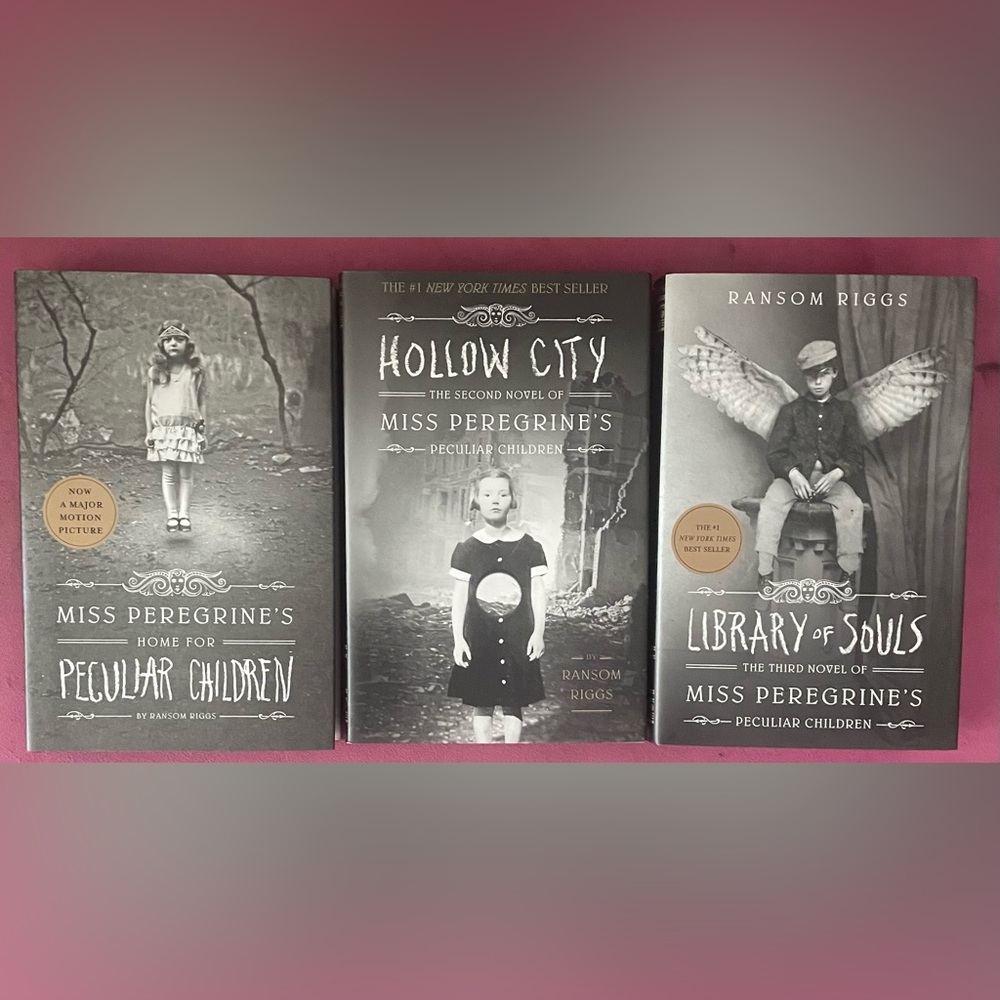 Miss Peregrine's Peculiar Children Boxed Set - Black and White